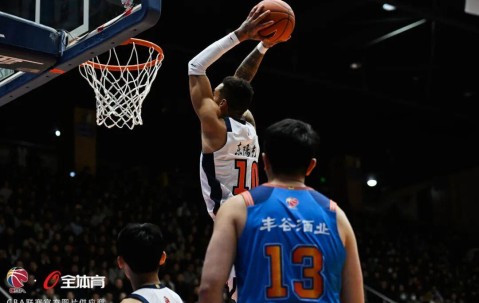 PG电子官方网站-“千胜”加冕夜！华南虎104-76力克四川